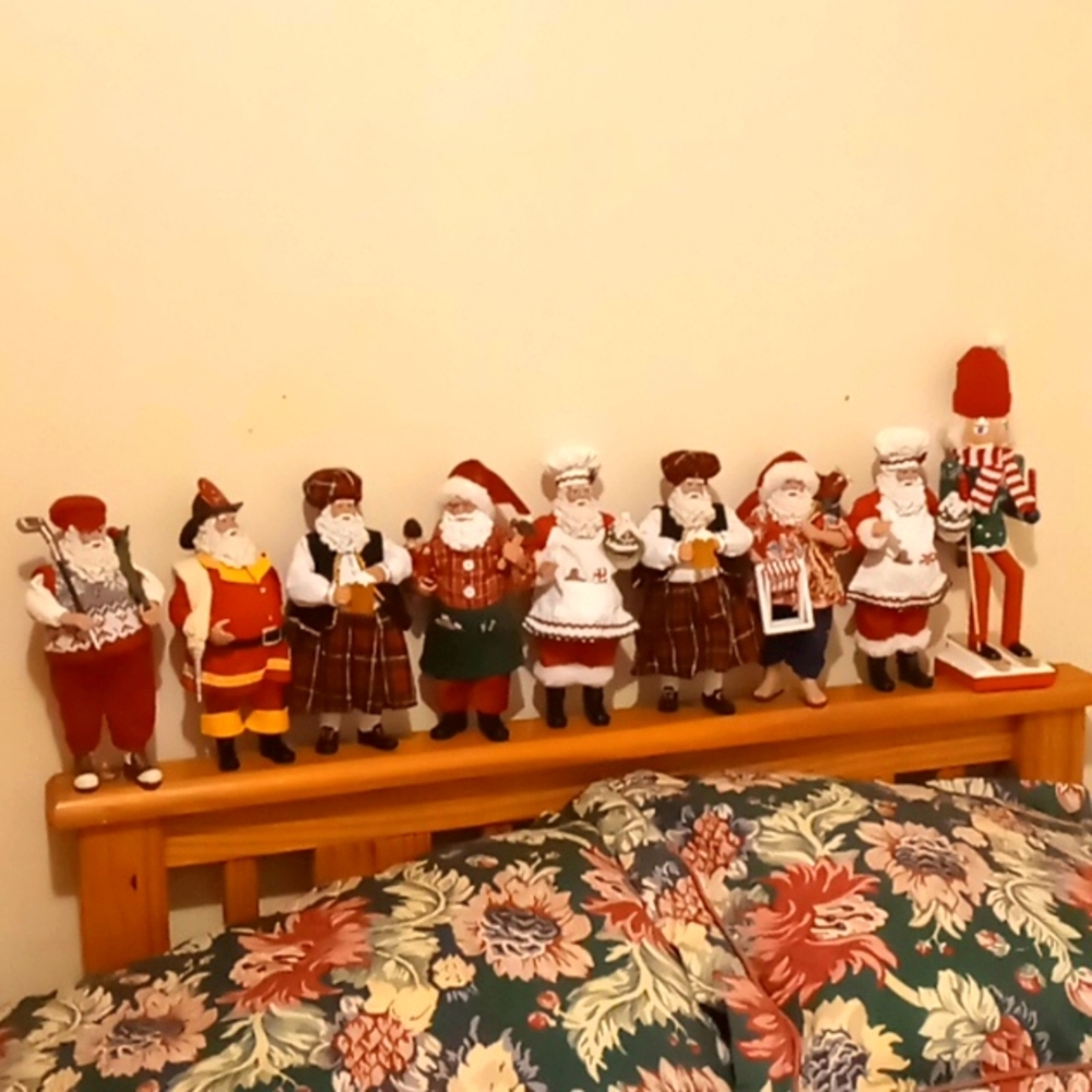 CUTE AND ADORABLE RESIN SANTAS